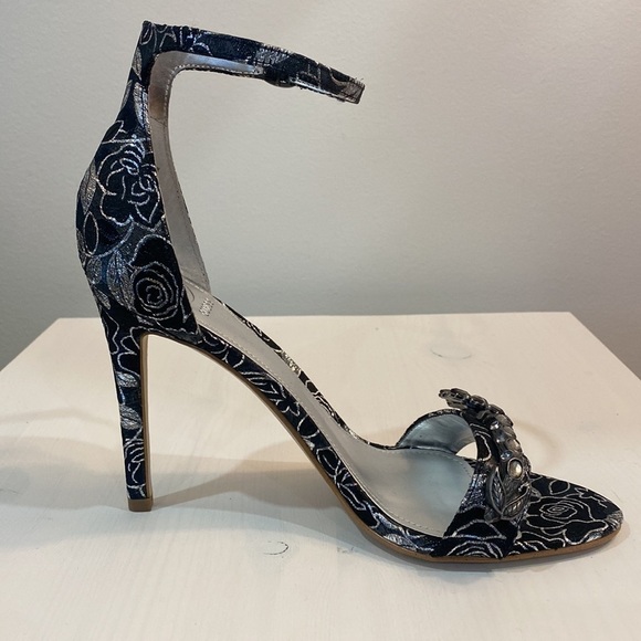 Nwot Guess Floral Ankle Strap Heel Sandal - Picture 4 of 13